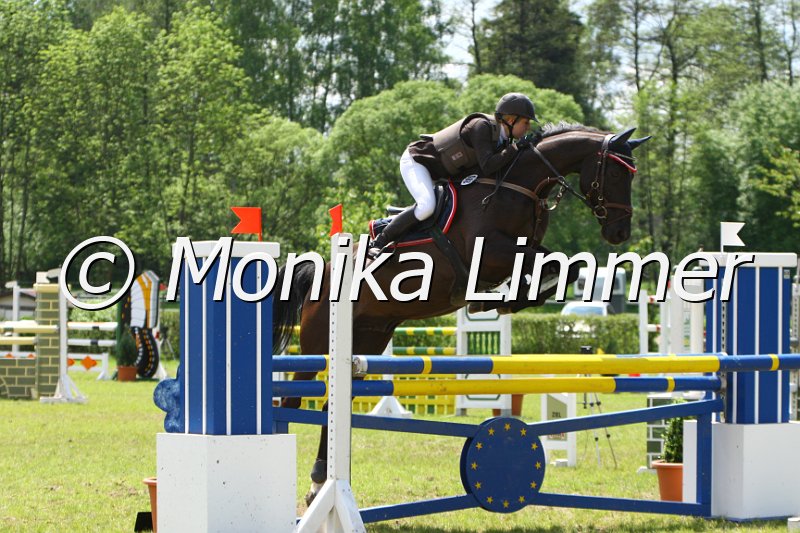 005M6705_Spezialist_L Springen.JPG